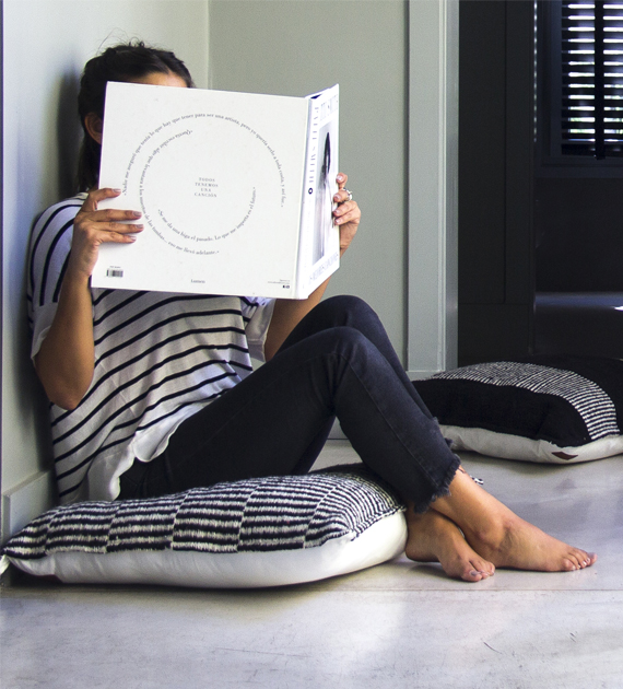 almohadon-peinecillo-xl-blanco-y-negro