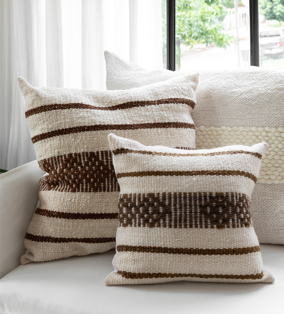 almohadon-atamisqui-cuadrado-chico-chocolate