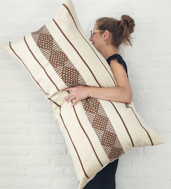 almohadon-atamisqui-xl-chocolate